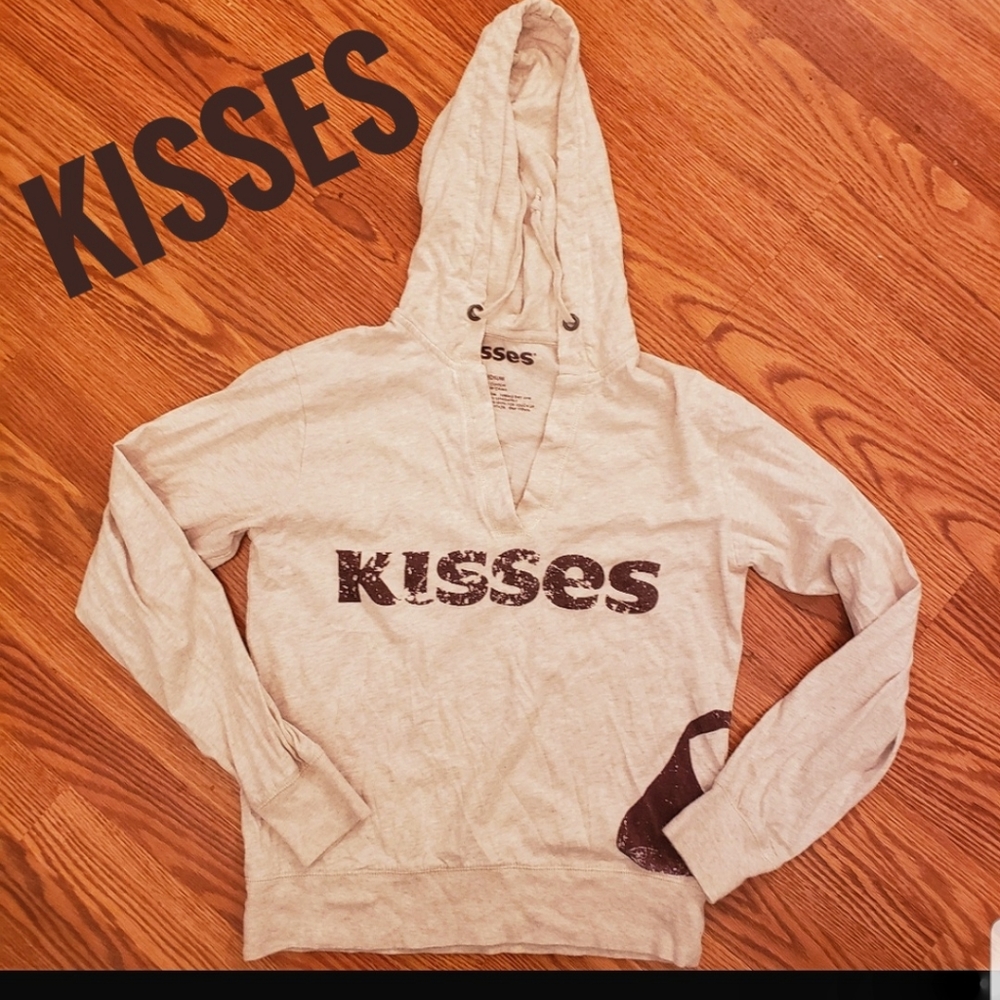 Long sleeved hooded "kisses" tshirt